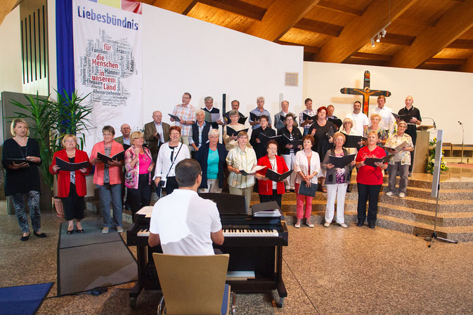 2014: Im Rahmen unseres Jahresausflugs gestalten wir die Messe der Schönstatter Schwestern in der Pilgerkirche Vallendar