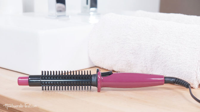 lockenstab mit einziehbarer bürste