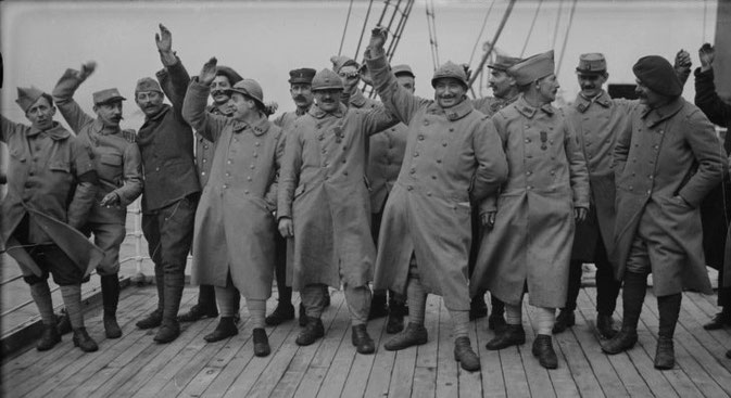 French soldiers on leave LCCN2014703827.tif