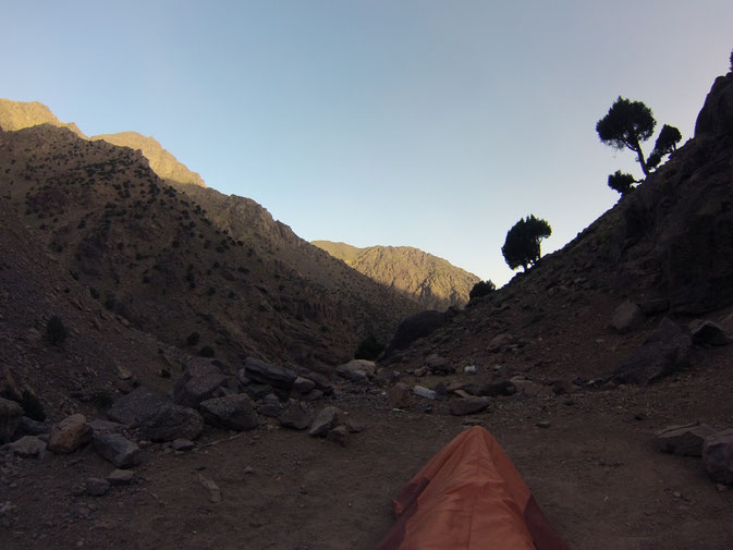 vue magnifique au coucher en pleine montagne