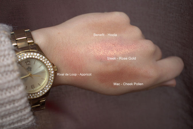 Swatches Mac Cheek Pollen, Sleek Rose Gold, Benefit Hoola, Rival de Loop Apricot