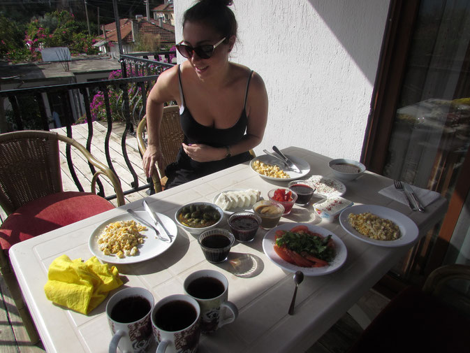 11am November 12th. Winter. Breakfast on the balcony