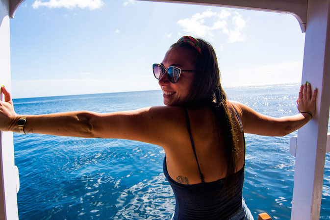Sarah Richard scuba diver girl and travel blogger