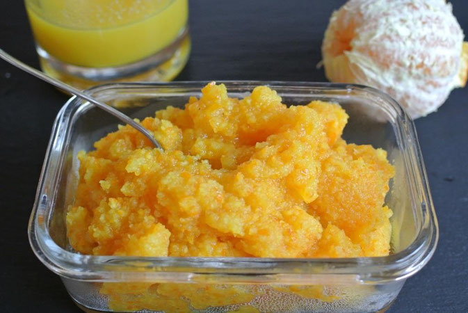 Leckere Reste von der Sirupherstellung aus Orangenschalen