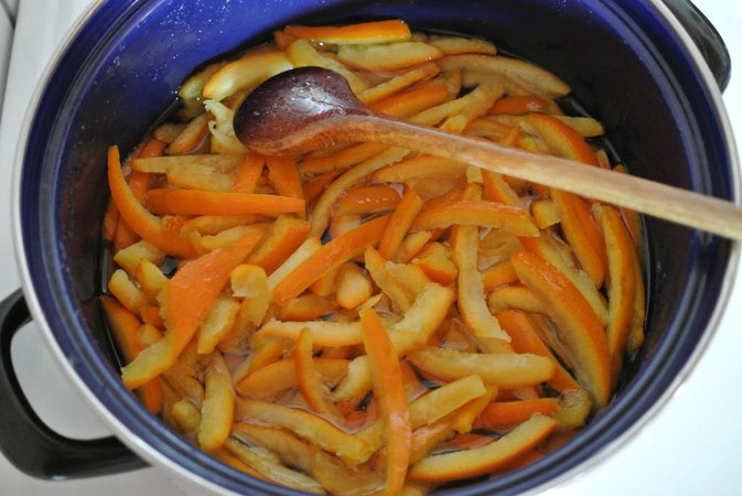 Kandierte Orangenschalen herstellen