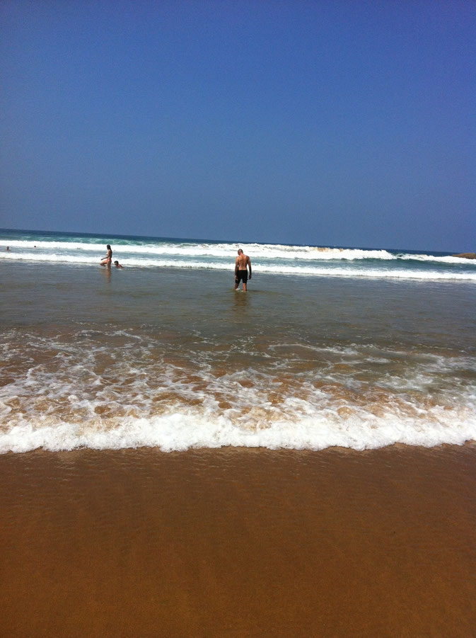 Cuando llegué, me fui directamente a la playa con mis chicas y allí me bañé con culotte y todo.