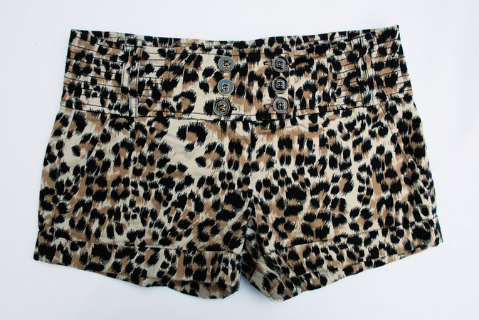 Punk Hot Pants Projekt - Leopard vorm Färben - Zebraspider DIY Blog