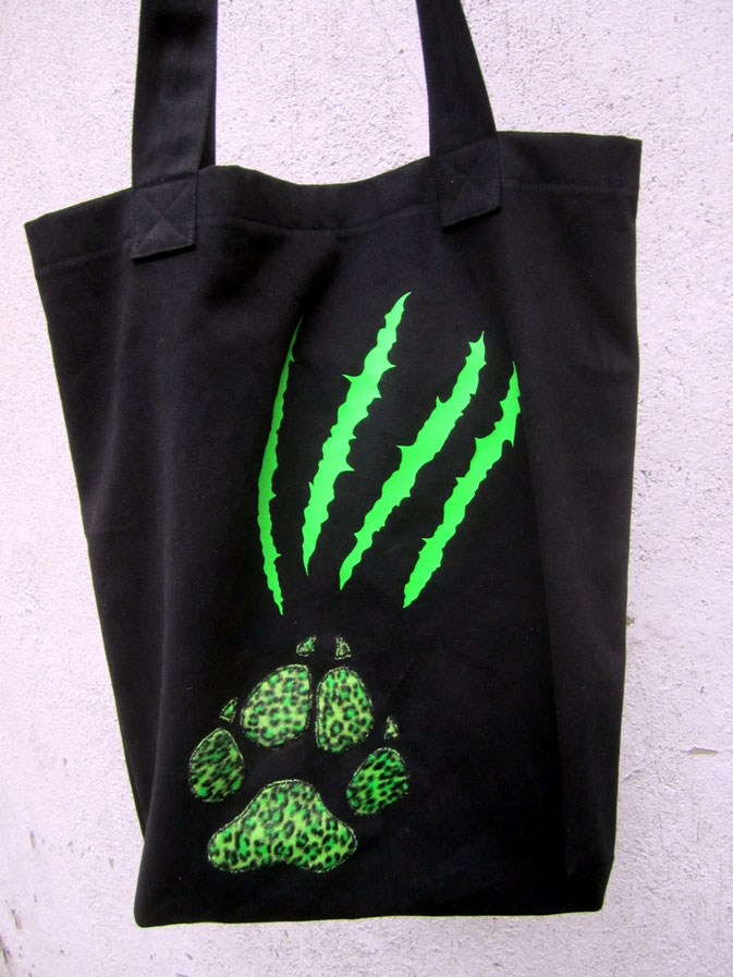 Nähen ist wie zaubern können - Auftrag Tasche Kratzer grün - Zebraspider DIY Anti-Fashion Blog