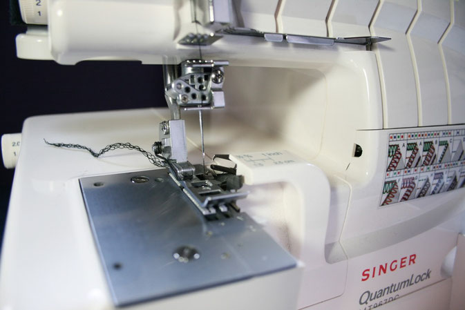 Singer QuantumLock 967 (14T967DC) 5-Faden Overlock Coverlock Kombination