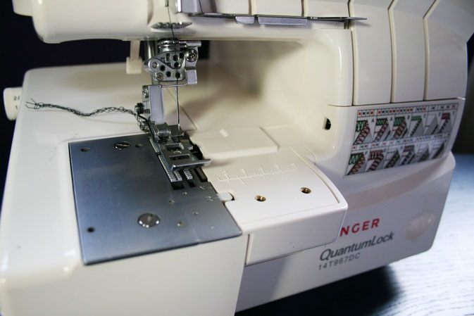 Singer QuantumLock 967 (14T967DC) 5-Faden Overlock Coverlock Kombination