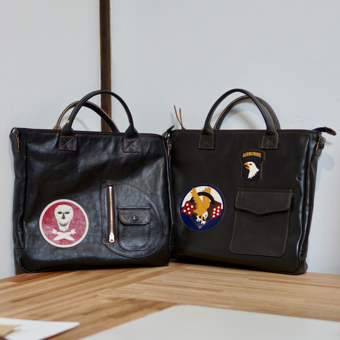 （左）DポケBag ［type 2］　（右）A-2 Bag ［type 2］