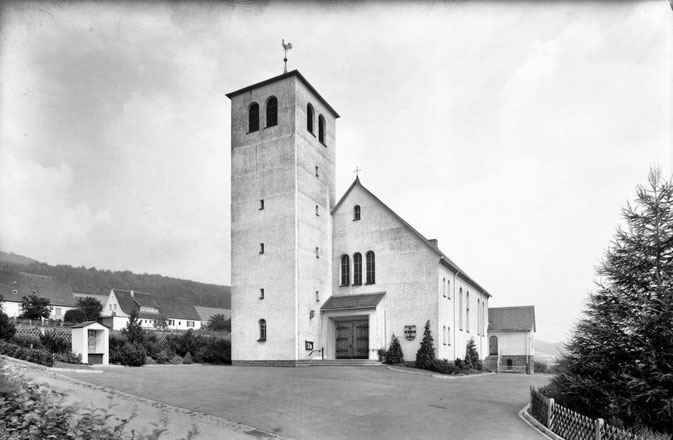 Die 1957 geweihte St. Sebastian- Kirche in Niedersalwey