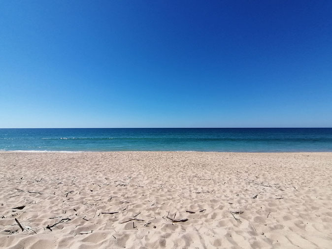 Luz Algarve Portugal, Auszeit ü50 50plus, allein reisen Frau Meerblick, am Strand