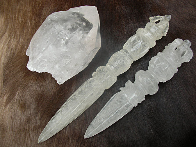 Bergkristall Kristall crystal Phurba dagger Geisterdolch Artefakt Naturfakt Vergleich