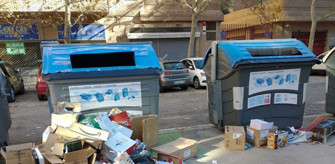  Contenedores de basura a rebosar, fuertes olores y especialmente este verano, cuando hace más calor en Valencia se hace  insoportable vivir.. 