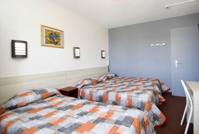 Chambre triple à l'hôtel Montfort à Lourdes