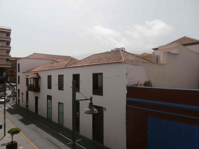 Kanarischer Straßenzug im Zentrum von Puerto de la Cruz