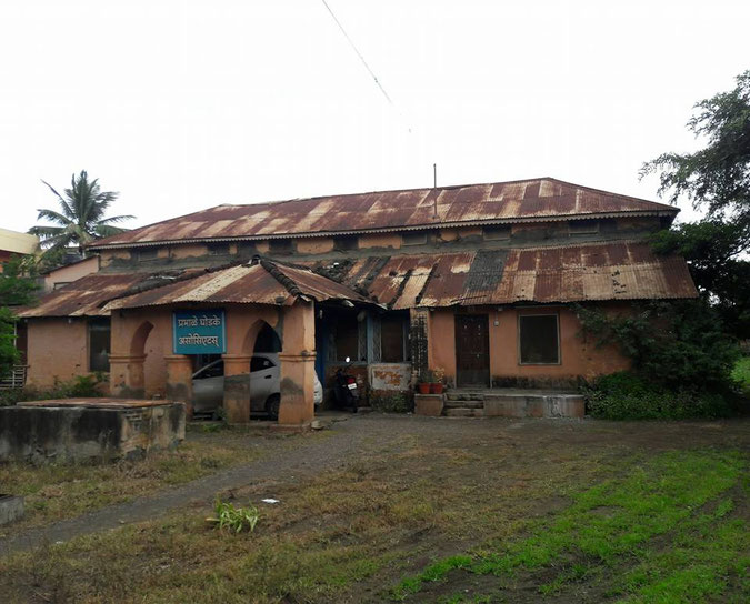 Meher Baba gave up use of Alphabet board in this bunglow on 7th October 1954 - Sadar Bazar,Satara