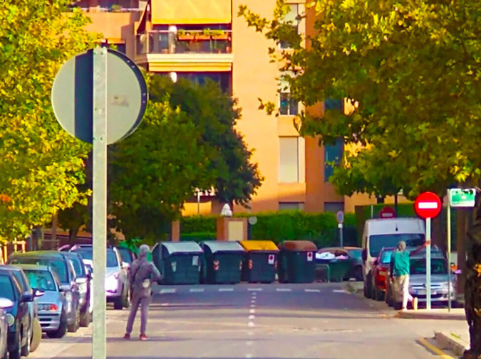 Los chantajistas de la gorra en Valencia controlan todos los alrededores del hospital Arnau de Vilanova