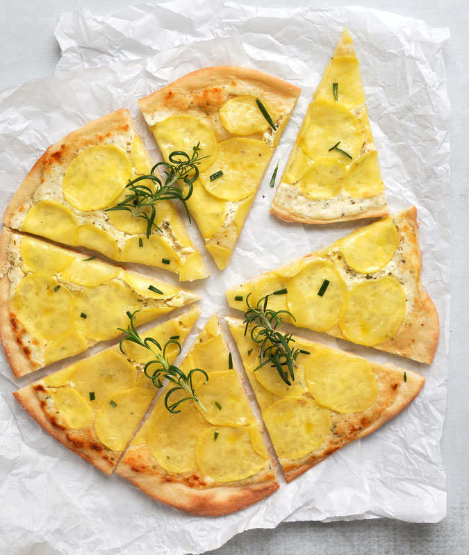 Kartoffelpizza, Kartoffel-Flammkuchen, vegetarisch, vegan möglich, mit Rosmarin, der Knaller!