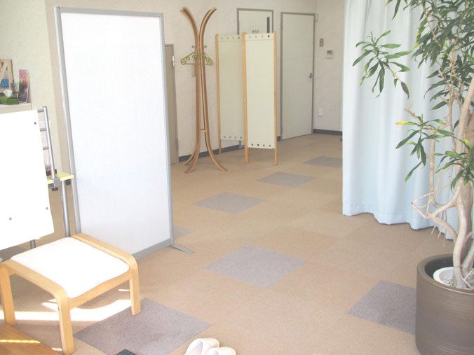 左手にお進みください。