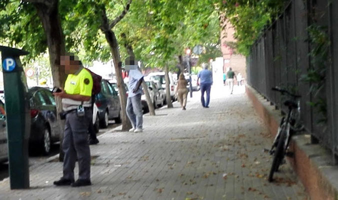 Zona del viejo Hospital de la Fe en valencia, controlada por las MAFIAS del aparcamiento.