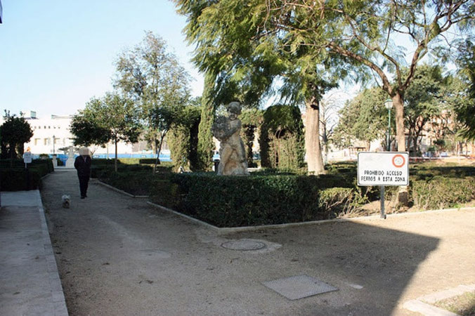 Prohibido el acceso de perros a esta zona, parque de viveros en Valencia.