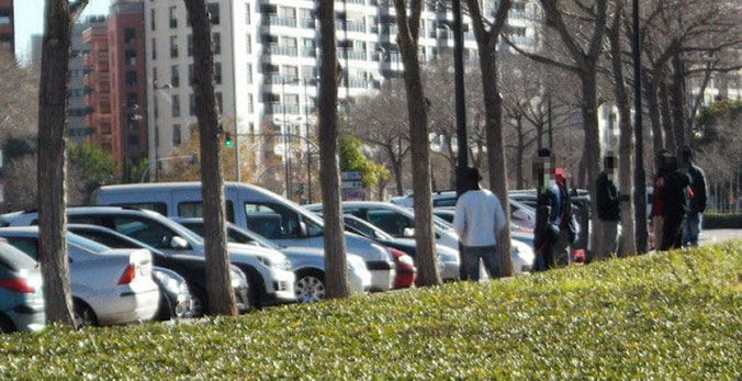 Avenida de la Albereda en Valencia controlada por las MAFIAS del aparcamiento.