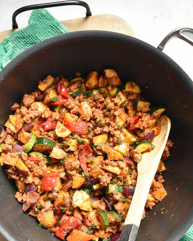 Kartoffel Hackfleisch Pfanne mit Zucchini, Zwiebeln und Paprika, im Thermomix bzw. Airfryer sowie der Pfanne gemacht, einfach und lecker, vegetarisch und vegan