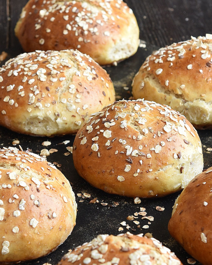 Softe Dinkel Burger Buns mit Dinkelvollkornmehl und Leinsamen Thermomix
