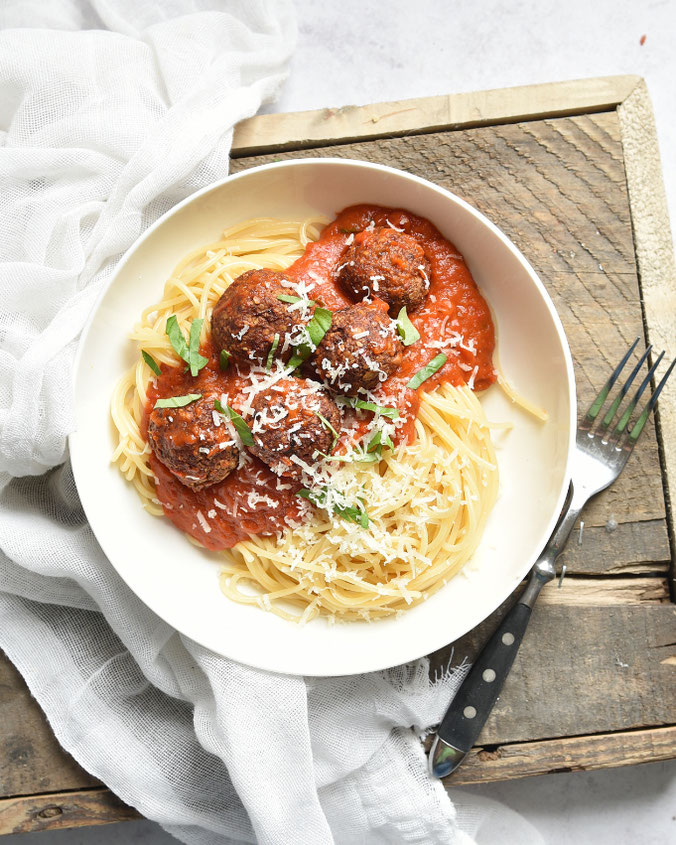 Mafia Meatballs mit Spaghetti, vegetarische Version mit DIY Bällchen aus dem Airfryer, Soße aus dem Thermomix, einfach und lecker