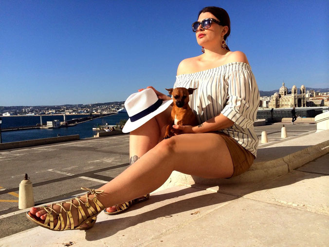CHIC WITH CURVES BLOG MODE MARSEILLE LOOK BOHEME SHORT DAIM H&M BLOUSE NEWLOOK SANDALES BRIDES LACETS OR DOREE PRIMARK CHAPEAU PANAMA SAC A FRANGES