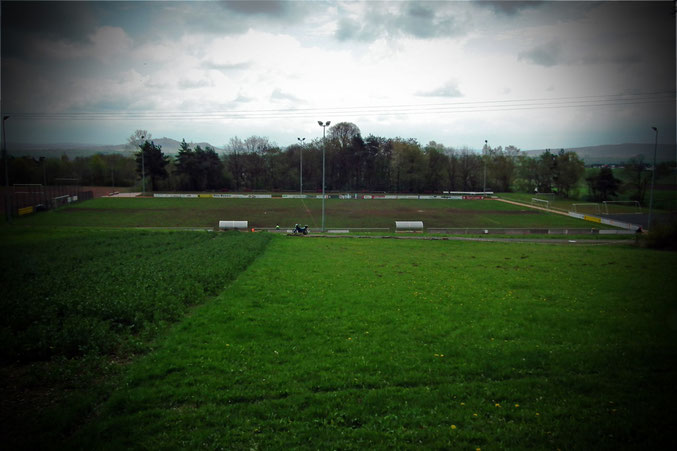 Der Rasenplatz des Verbandsligisten FSV- Schröck im April 2012