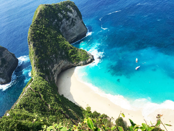 nusa-penida-kelinking-beach