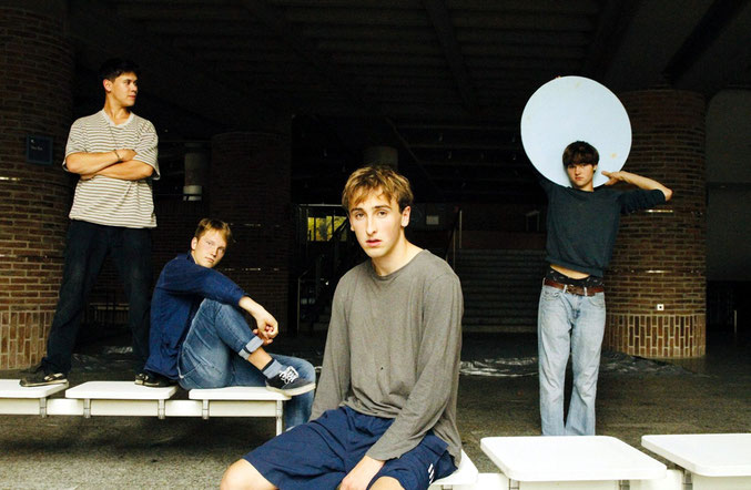 Auf dem Durchmarsch nach oben ist die junge bayerische Indie-Rock-Band Falschgeld. Derzeit arbeiten die Jungs an ihrem zweiten Album und absolvieren den Sommer hindurch einige Festival-Gigs. Foto: Promo  