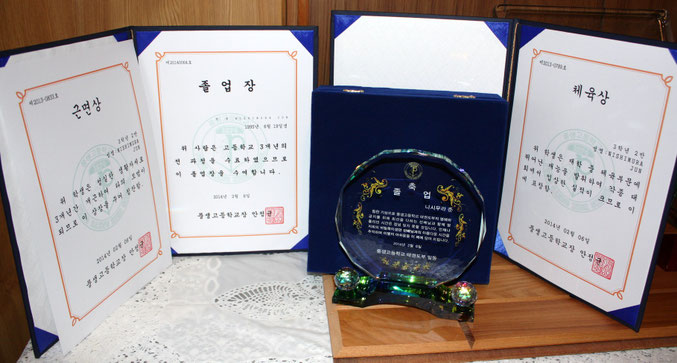 西村純選手卒業証書＆体育賞