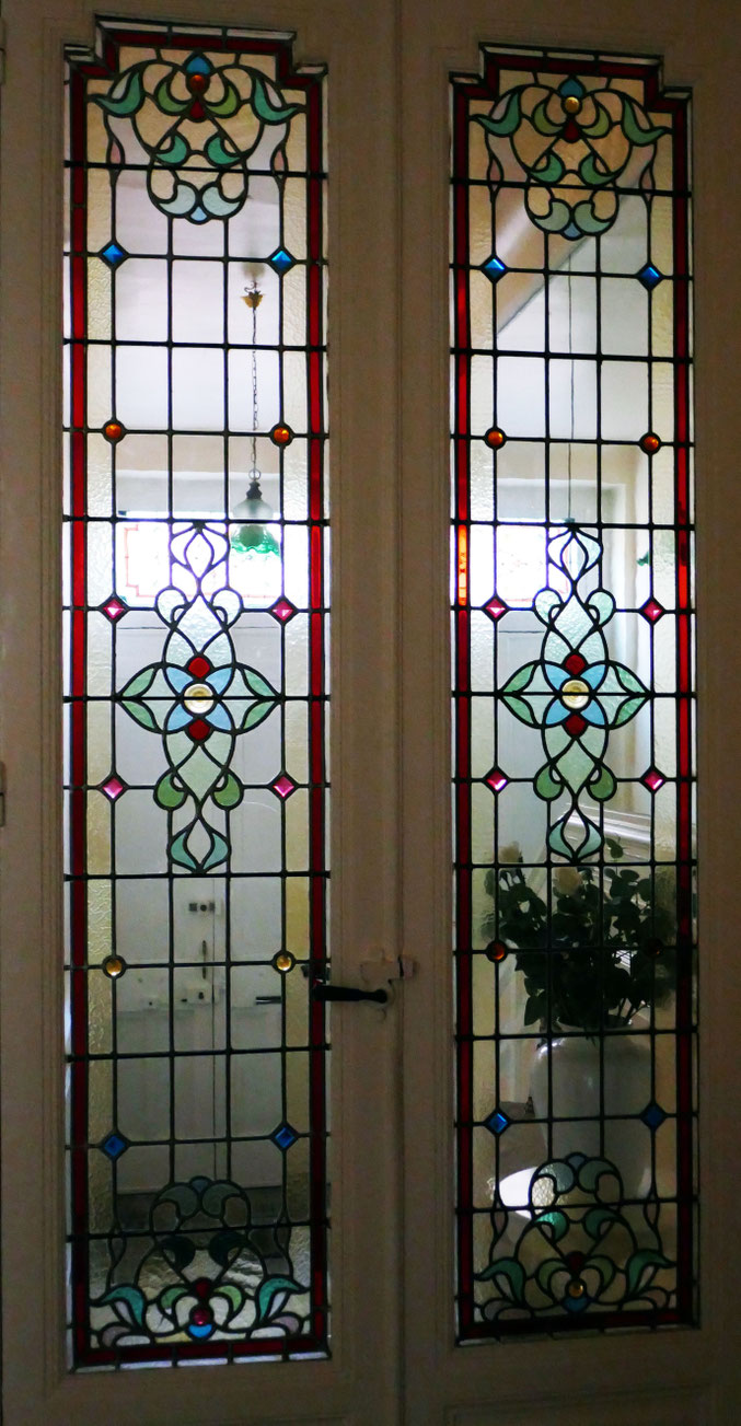 On regarde l'entrée depuis un grand vestibule (rue Volta, 1906)