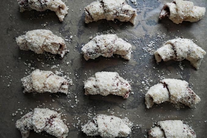 Plunderteigkipferl mit Schokoladenfüllung