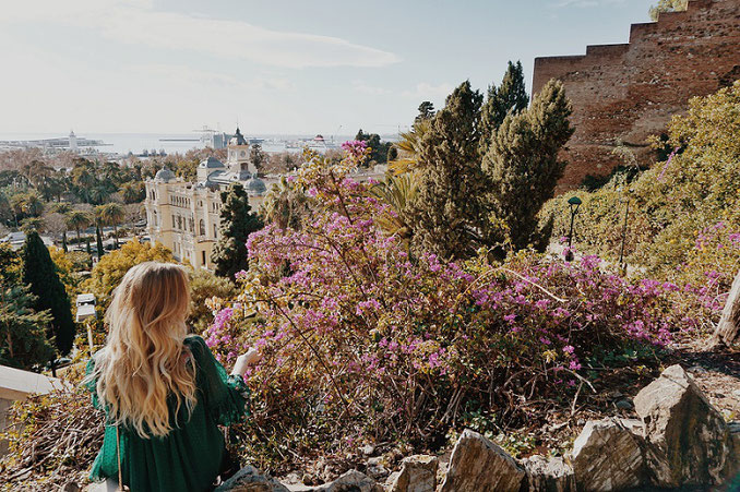 Explore Malaga, the Mediterranean coastal city with its unique landscapes, beaches and culture on your trip to Spain. Take a road trip in Andalusia, along the Costa del Sol. Find highlights and insider tips. #malaga #inspirationdelavie #traveltips