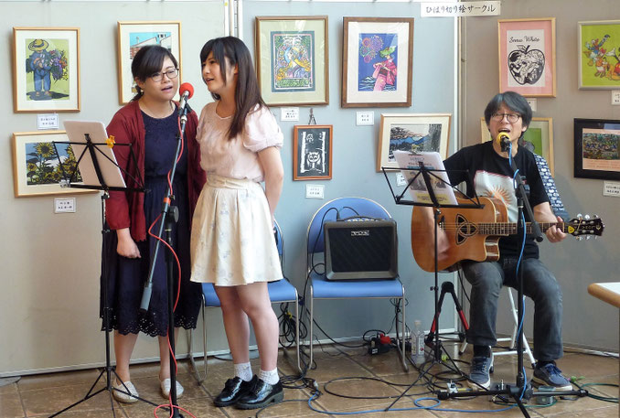 天井が高いせいでホールエコー効果大。歌ってて気持ち良かった。しかもコーラス入り。(^_^) 　Photo by Keiko T. 