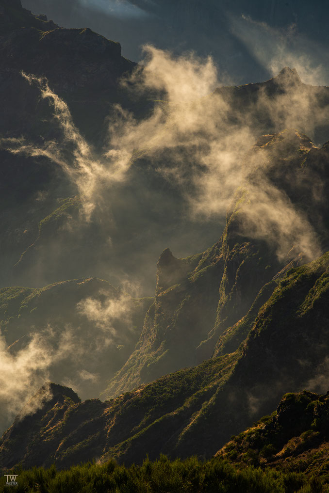11 Im Gegenlicht staunten wir über die tollen „Layers“ der Landschaft.