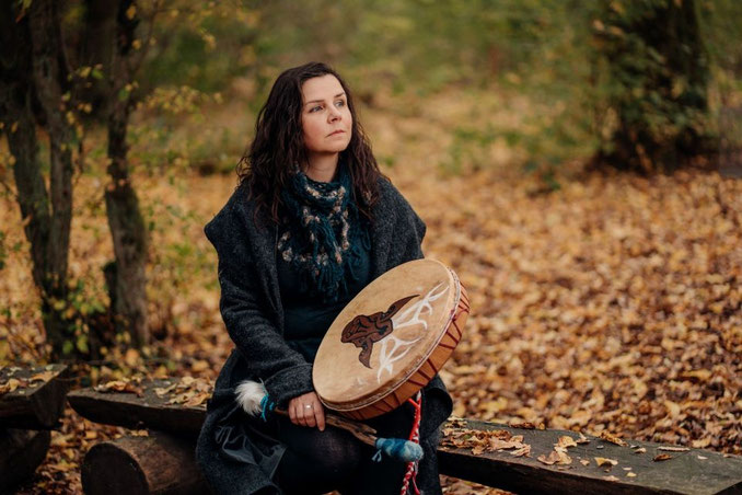 jenniferstrauch-diestrauchhexe-wilewandlungswege-hexedeslandes-meinhexenweg-schamanismus-authentisch-heilpraktikerin