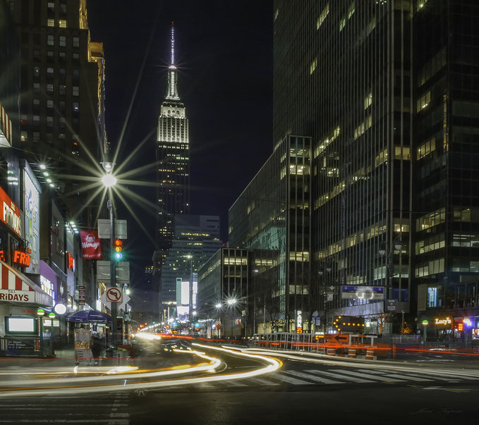 "MANHATTAN LIGHTS". A corner in Manhattan at night, NYC.