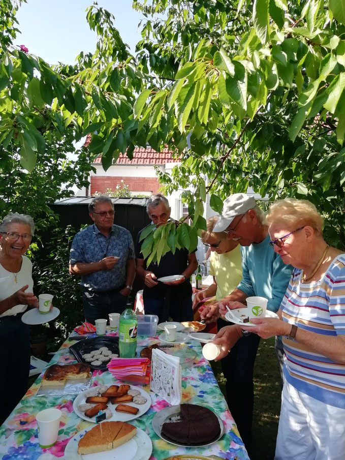 Randonnée à Montgeon ,suivie d'un goûter chez Chantal Cornet .