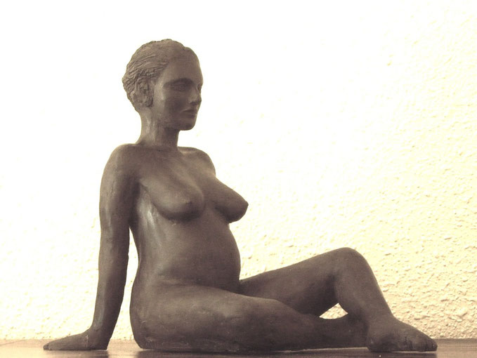 sculpture femme enceinte, sculpture argile nus feminins,sculpture femme, sculpture femme assise,sculpture femme nue  nus artistiques,