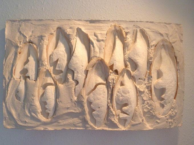 Sculpture bas-relief, os de seiche et plâtre. ARob, vers 1999.