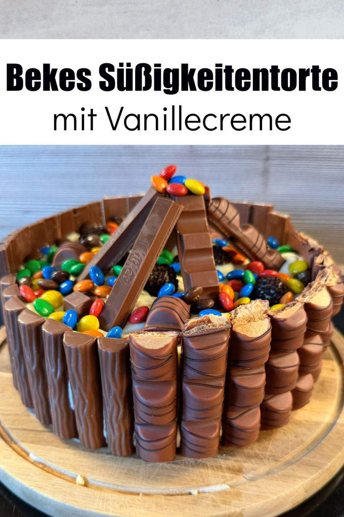 Bekes Süßigkeitentorte mit Vanillecreme, Biskuitboden 2 x geteilt + Vanillecreme und Süßigkeiten drum herum und oben drauf, Rezept für Torte