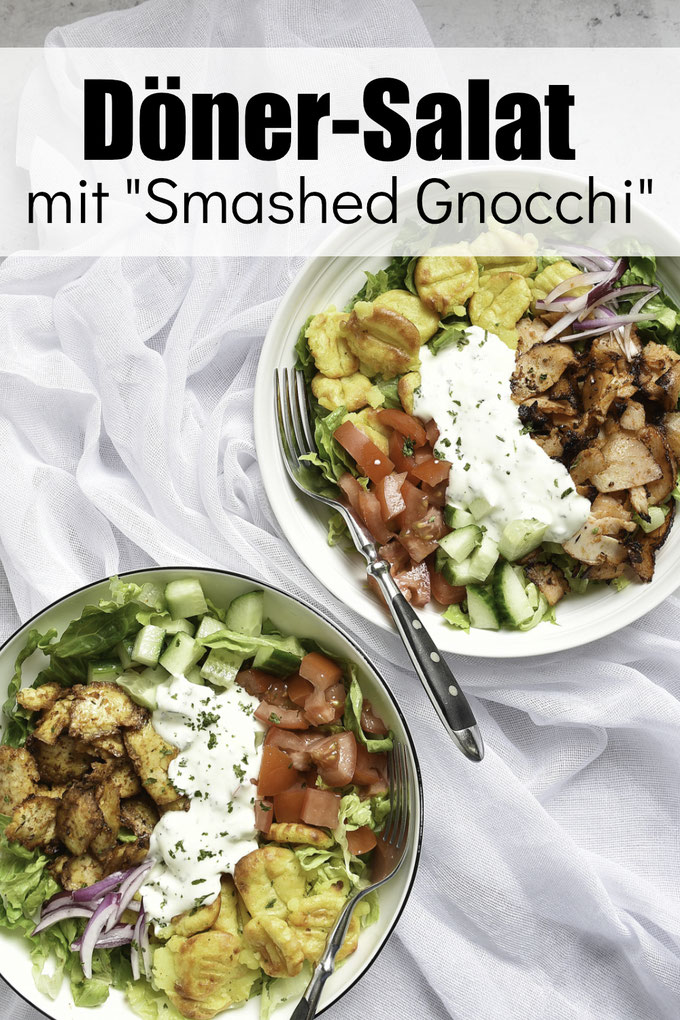 Döner Salat mit smashed Gnocchi - entweder mit Tofu oder mit Hähnchenbrustfilet-Aufschnitt, Airfryer Rezept, vegetarisch und vegan möglich, mit Joghurt-Kräuter-Dressing