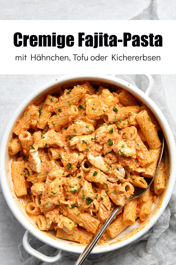 Fajita Pasta - cremige Soße mit Tomatenmark und gegrillter Paprika aus dem Glas, wahlweise mit Hähnchen oder Tofu aus dem Airfryer bzw. angebratenen Kichererbsen, Pasta Rezept, Nudel Rezept, Nudelsoßen Rezept, vegetarisch oder vegan, einfach und lecker