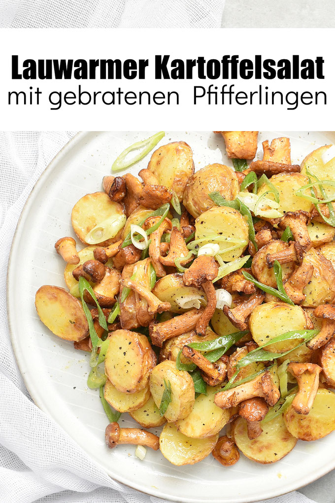 Lauwarmer Kartoffelsalat mit gebratenen Pfifferlingen mit einer Vinaigrette mit Olivenöl, Zitronensaft, Honig und etwas Senf, vegetarisch, vegan machbar, Sommerrezepte, leicht und lecker